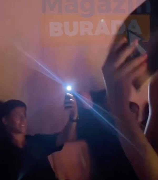 Konserde dikkat çeken isimlerden biri ise genç futbolcu Arda Güler oldu.
