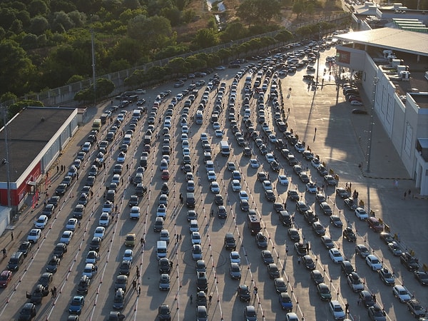 Gurbetçilerin sıla yolculuğu devam ediyor.