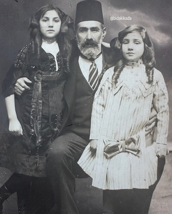 Serra Şenol Boyvat, ayrıca Şakir Paşa, Alyoşa ve Fahrünnisa'nın bilinmeyen bir fotoğrafını paylaştı.