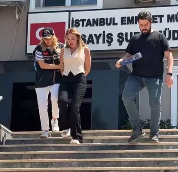 Dolandırıcılık Büro Amirliğine başvuran E.Y. isimli vatandaş, kendisini bir vakfın yöneticisi olarak tanıtan S.Ö.'ye Arnavutköy'de satılmak istenen bir arsa için toplamda 23 milyon lira ödediğini belirtti.
