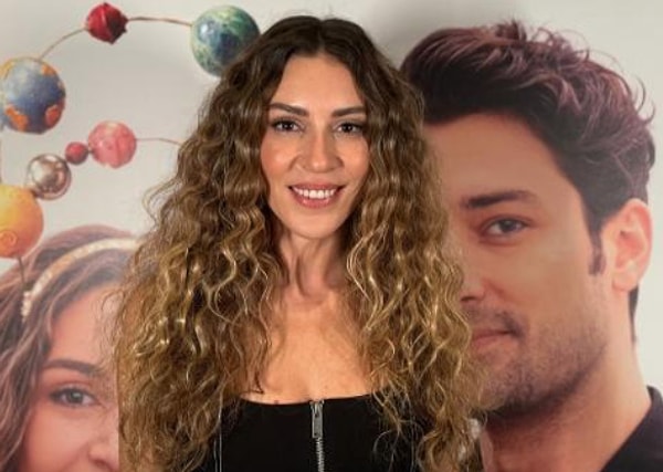Annelik sürecini özel yaşamıyla birlikte sakin ve gösterişten uzak sürdüren Kobal, ekranlardan uzak durduğu süre boyunca da magazin gündeminden kopmadı.