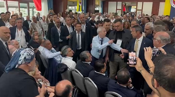 Fenerbahçe Yüksek Divan Kurulu toplantısı gerginlikle geçti.
