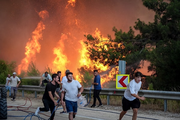 Bursa'da Gürsu ve Kestel arasındaki ormanlık alanda çıkan yangın söndürülemedi, halen müdahale devam ediyor.