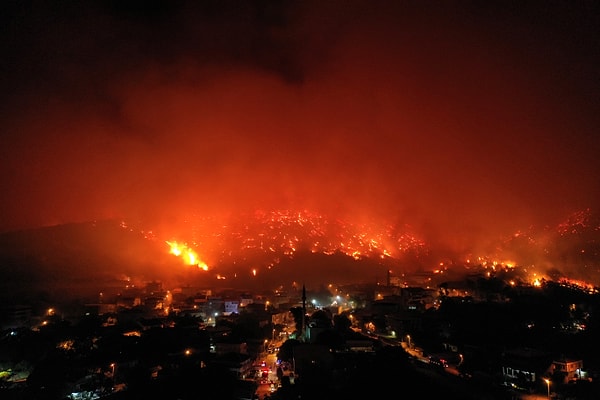Bazı mahalleler tedbir amaçlı tahliye ediliyor, bazı bölgelerde ise vatandaşlar tedbir amacıyla kendileri alanı terk ediyor.