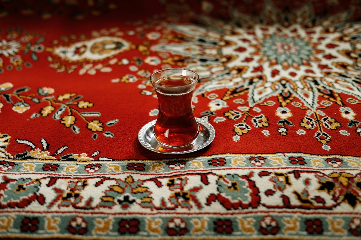 Turkish Tea Explained: Traditions and Brewing Tips - Onedio