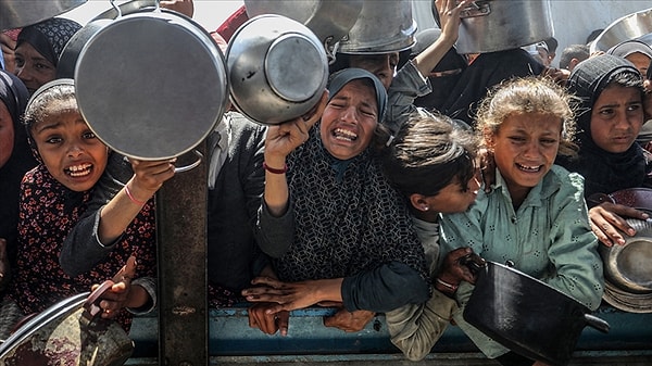88 çocuk 147 kişi açlık nedeniyle hayatını kaybetti.