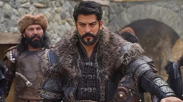 ATV ekranlarında yayınlanan Kuruluş Osman, başrol Burak Özçivit'in ayrılık kararı almasıyla yeni bir sürece girdi.