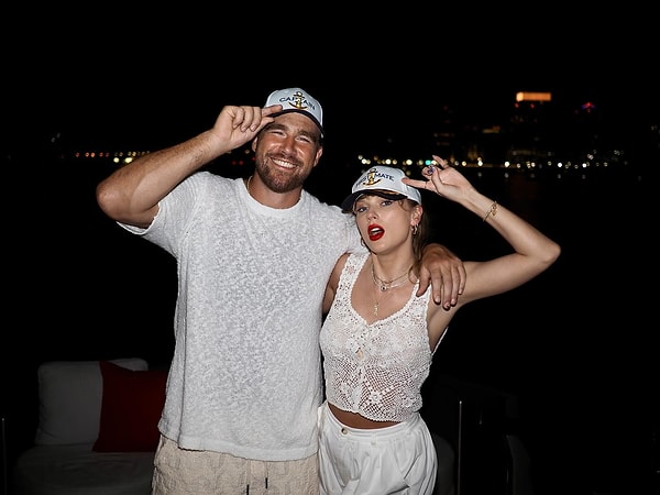 Aylarca sessiz kalıp tek bi dumpla olay yaratan Taylor Swift & Travis Kelce pozu