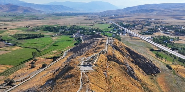 10. Explore the Ancient Urartu Structures at Çavuştepe Castle