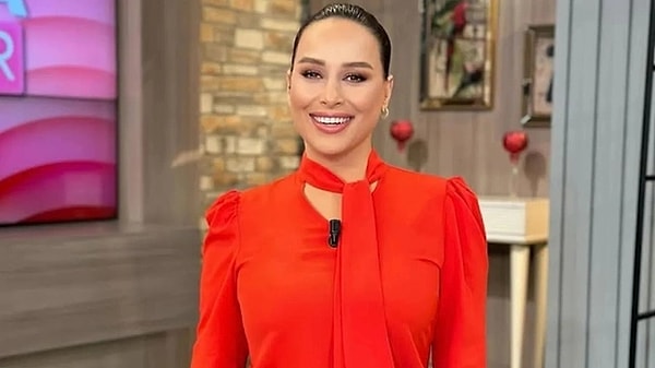 Nur Viral Beyaz TV’den ayrıldığını geçtiğimiz haftalarda açıklamıştı.