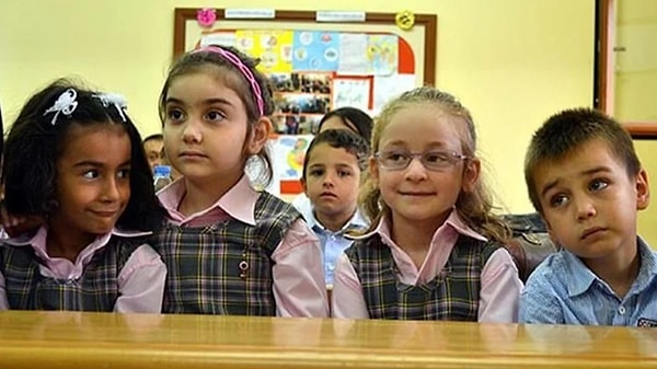 İlkokul yılları hepimiz için masumiyetin, toz pembe hayallerin ve sınıf içi çekişmelerin dönemidir.