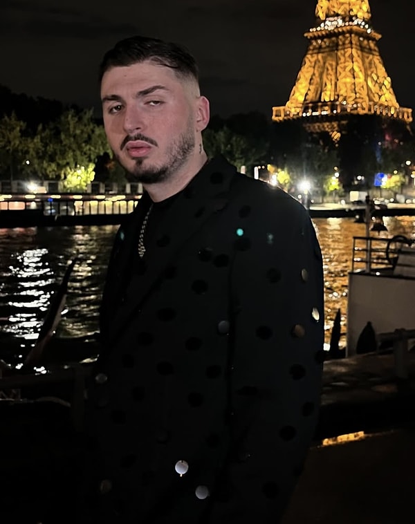 “Güzel ve İddialı”, “Yaptırıcaz Tırnaklarını”, “Aklına Ben Geleceğim” gibi son dönemde hepsi birbirinden büyük bir çıkış yakalayan şarkılarıyla ünlü genç şarkıcı Blok3'ü tanıyorsunuzdur.