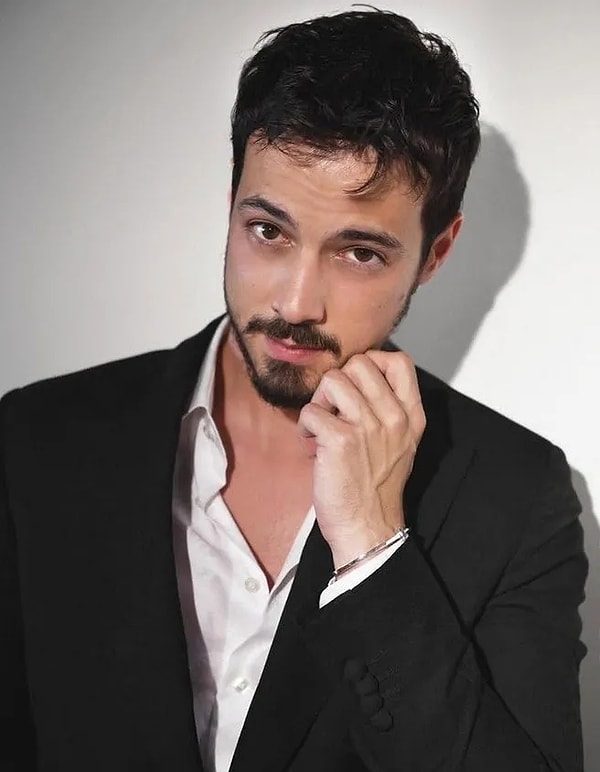 Burak Özçivit’in ayrılmasıyla senaryo değişti ve zaman atlaması gerçekleşti.