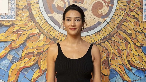 7. Aybüke Pusat kaç yaşındadır?