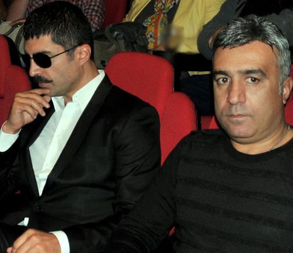 Aile içindeki gerginlikleriyle sık sık gündeme gelen Özcan Deniz’in, ağabeyi Ercan Deniz ile yaşadığı sorunlar uzun süredir magazin gündeminin üst sıralarındaydı.