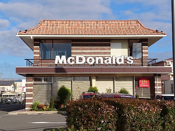 McDonald’s’tan Starbucks’a, logolar bile bu kurallara boyun eğiyor!