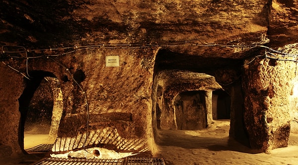 Who lived in Kaymaklı Underground City?