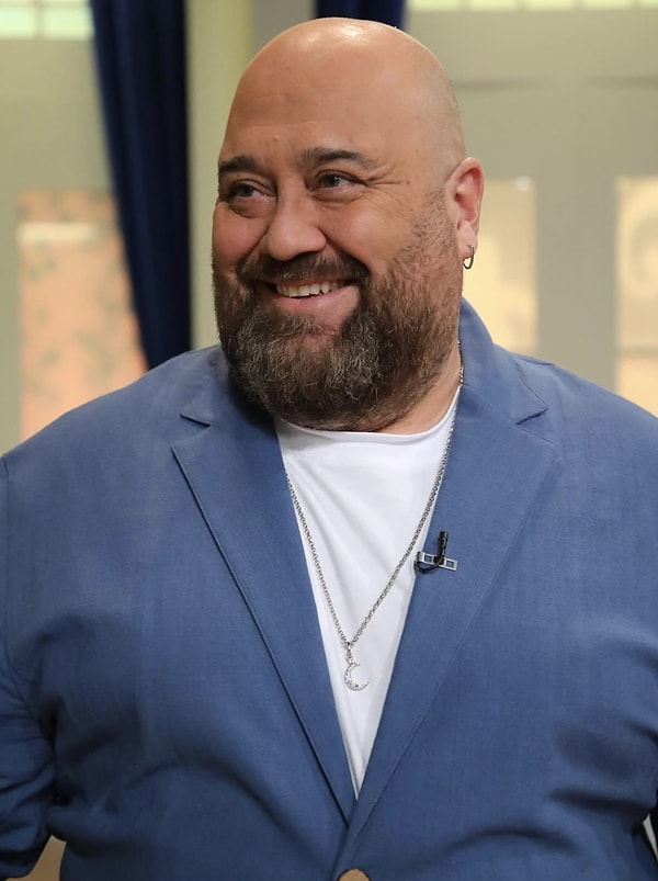 Senelerdir MasterChef'in kıymetli jürileri arasında yer alan ve adeta ailemizden biri haline gelen Somer şefi tanıtmaya gerek yok sanıyoruz.
