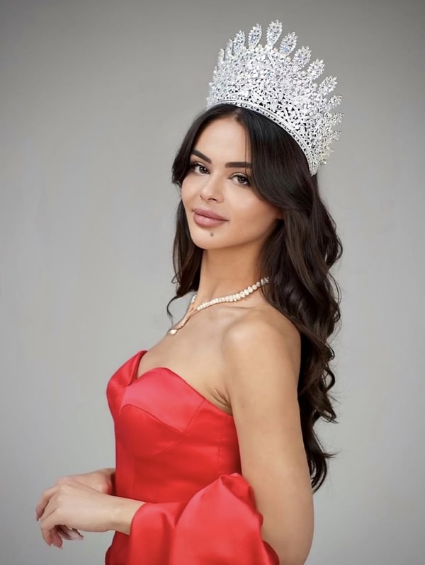 Ayşe Sena Şeref Kimdir?