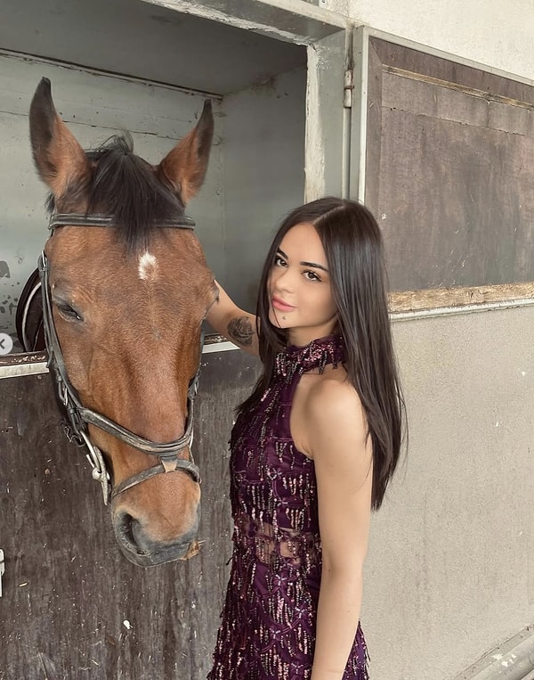 Ayşe Sena Şeref'in Estetiksiz Hali