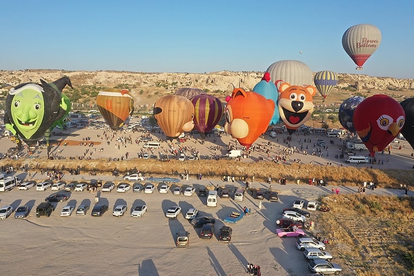 Nevşehir Kültür Yolu Festivali kapsamında düzenlenen Uluslararası Balon Festivali'yle Kapadokya semaları renkli görüntülere sahne oldu!
