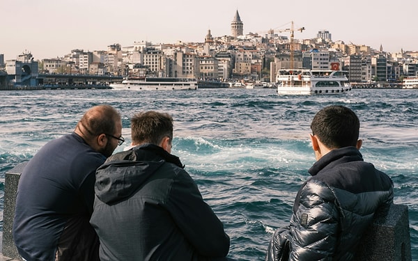 How to Track Ship Traffic in the Bosphorus? Observation Times and Tips