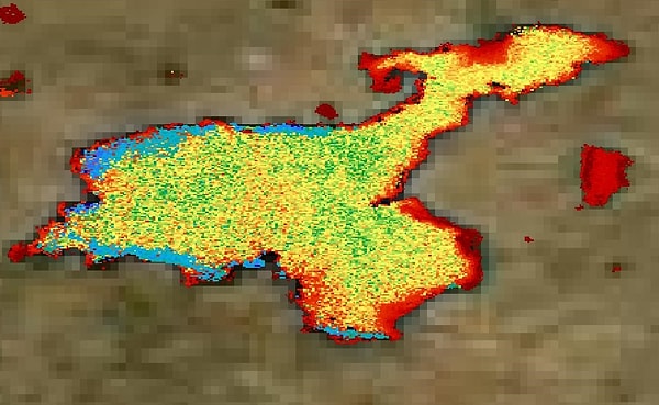 Van Gölü'ndeki kirlilik uydu görüntülerine yansıdı.