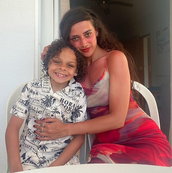 Fia Lane isimli bir kadın, 7 yaşındaki oğlu Kairo, kız kardeşi ve annesiyle birlikte Fethiye’de yaz tatili planlamıştı.