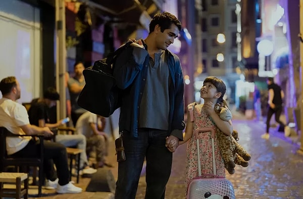Filmde Mert Ramazan Demir’in hayat verdiği Baran rolünü merkezde izleyeceğiz.