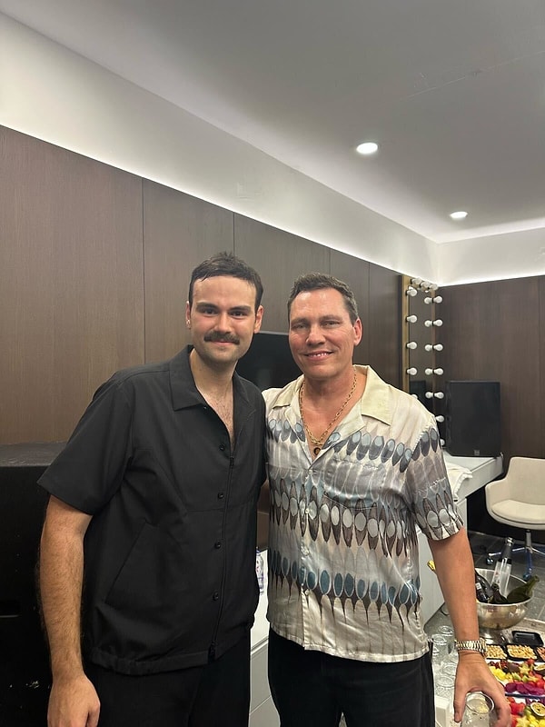 Dünyaca ünlü DJ Tiësto bu kez rotasını Kıbrıs’a çevirdi.