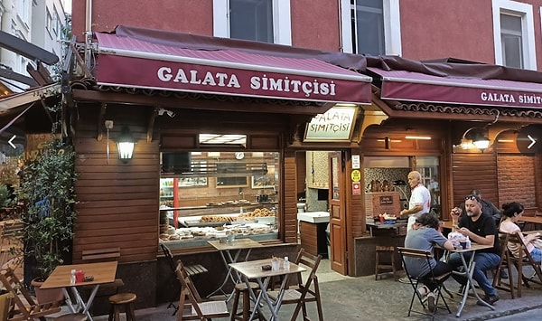 4. Galata Simitçisi – An Irresistible Street Food Delight