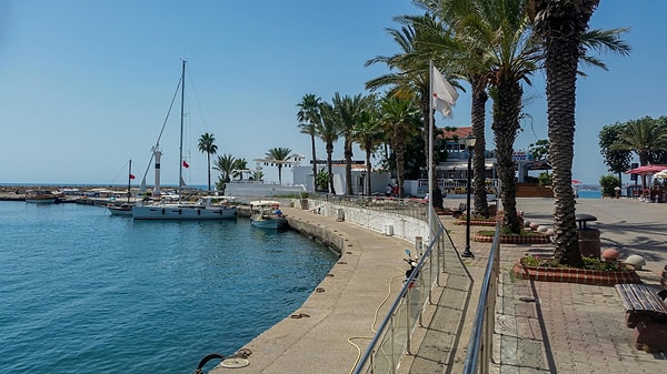 4. Side Port and Marina: A Lively Social Area Surrounded by the Sea