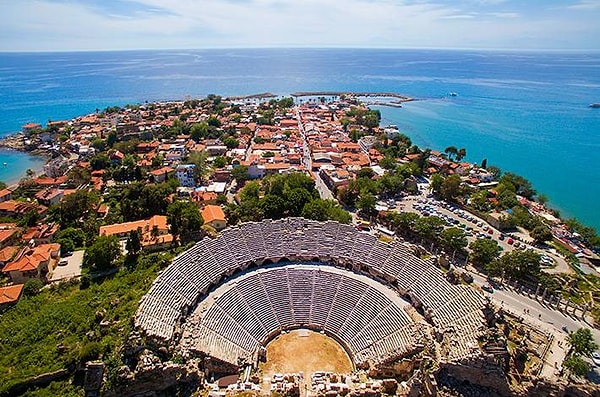 9. Side Ancient Harbour Area: An Atmosphere Intertwined with History and the Sea