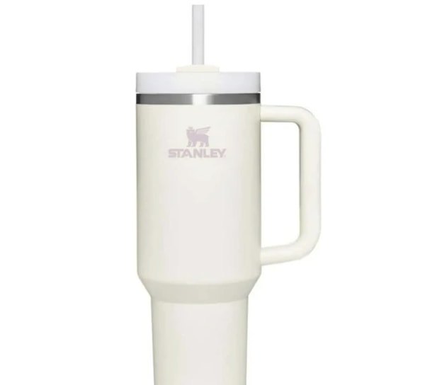 Bu hafta çok satanların zirvesinde Stanley Quencher Pipetli Termos var!