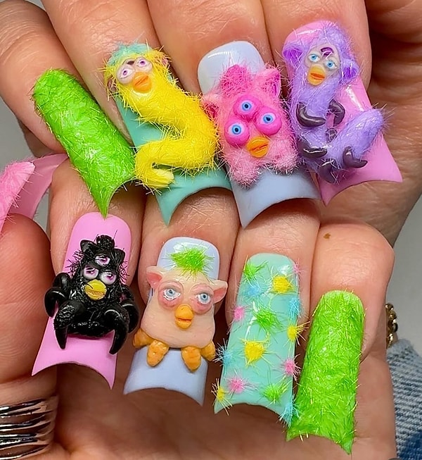 10. Labubu bebekleri unutun Furby geri döndü hanımlar beyler...