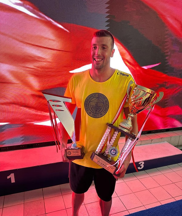 Türkiye’nin iki köklü spor kulübü Fenerbahçe ile Galatasaray 2023 yılındaki Açık Yaş Erkekler Yüzme Kupası ile ilgili karşı karşıya gelmişti.