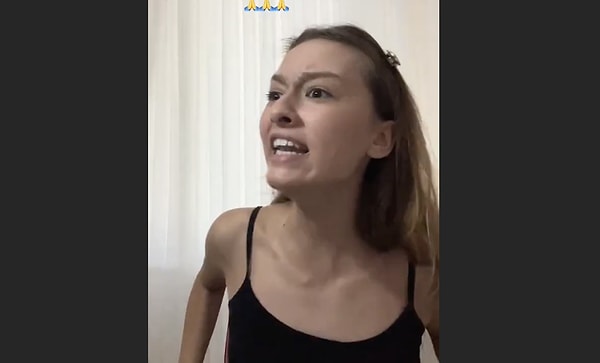 Bir genç kız ise makyaj videosu çekerken paniğini de kayıt altına aldı.