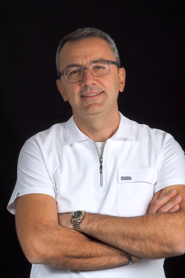 Gülüş estetiğinde uzman olan Dr. Dt. Cansuf Köse kimdir?