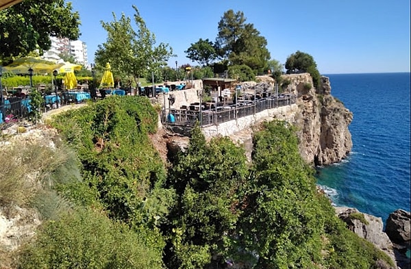 10. Falez adı verilen yeryüzü şekli hangi süreçle oluşur?