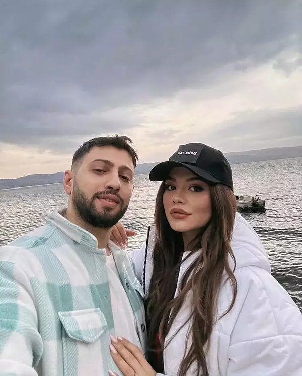 Kurtuluş Kuş'la düet yaptığı "Sevmedim Deme" şarkısıyla hayatımıza giren Burak Bulut, 'Kehribar' ve 'Manolya' gibi şarkılarıyla dikkat çekmeyi başarmıştı.