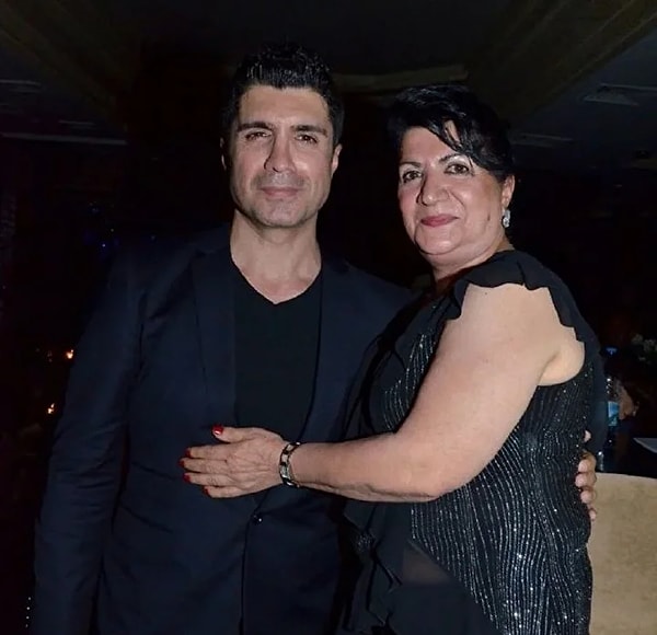 Geçtiğimiz haftalarda annesi Kadriye Deniz, sosyal medya hesabından Özcan Deniz’i hayatından çıkardığını duyurmuştu.