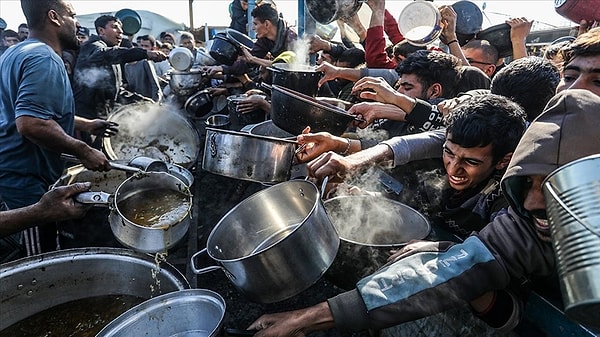 İsrail, milyonlarca insanın yaşadığı Gazze’ye uyguladığı ambargo ile kente insani yardım konvoylarının girmesini bile engelliyor.