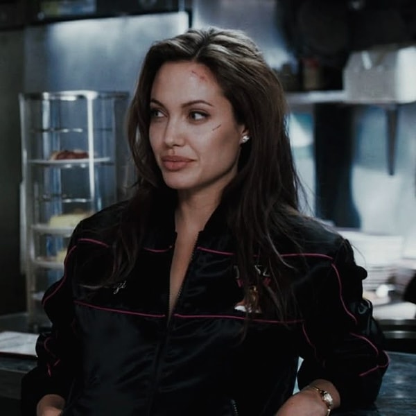 Angelina Jolie, yönetmen Doug Liman ile ilk olarak 2005 yapımı Mr. & Mrs. Smith filminde çalışmıştı.