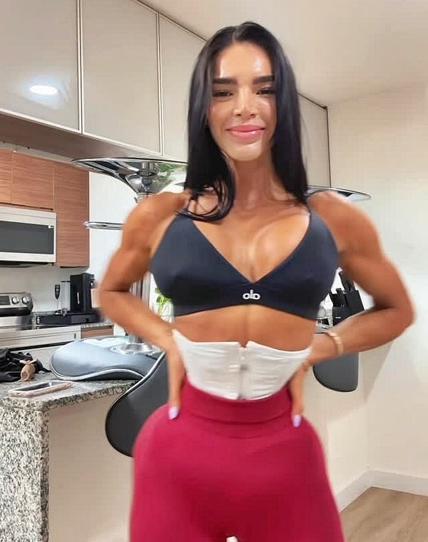1,1 milyondan fazla Instagram takipçisi var: Eleştiriler de havada uçuyor!