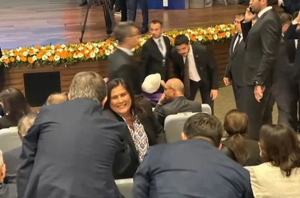 Özlem Çerçioğlu'nun AKP binasından ilk görüntüleri.