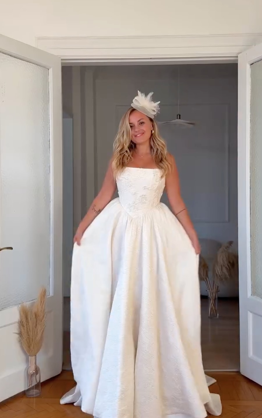 Enes Batur'un Profil Foto�raf�n� Evlenmesine Say�l� G�n Kalan Eski Sevgilisiyle De�i�tirmesi G�ndem Oldu.