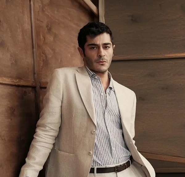 Televizyon dünyasının son yıllardaki en parlak yıldızlarından biri olan Burak Deniz, hem ekran karizması hem de başarılı performansıyla geniş bir hayran kitlesine sahip.