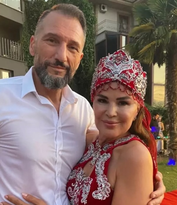 Ünlü astrolog Nuray Sayarı, hayatında yeni bir sayfa açtı! 54 yaşındaki Sayarı, ikinci kez nikah masasına oturdu.