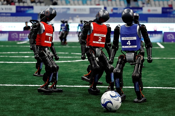 Robotların karar mekanizmaları ve son gelişimleri bu oyunlarla yakından takip ediliyor.