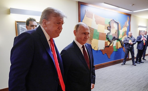 ABD Başkanı Donald Trump ve Rusya Devlet Başkanı Vladimir Putin,  Alaska'da tarihi zirve için bir araya geldi.